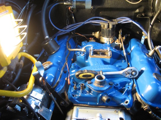 Dodge W200 intake manifold inlaat spruitstuk 318 cui