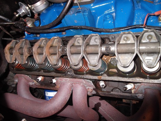 Dodge W200 motor 318 cui tuimelaars